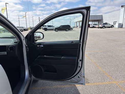 Used 2014 Jeep Compass Sport FWD image 15