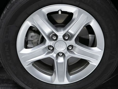 Used 2023 Jeep Compass Latitude image 11