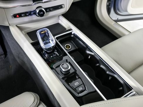 New 2026 Volvo XC60 B5 Ultra w/ Climate Package image 17