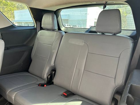 Used 2018 Chevrolet Traverse LT image 14