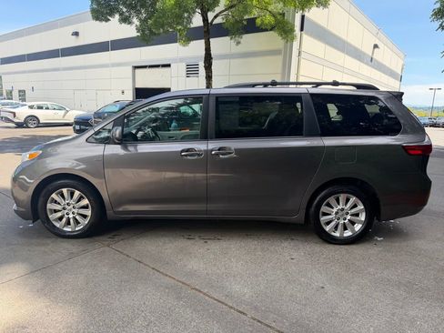 Used 2016 Toyota Sienna XLE w/ XLE Navigation Package AWD/4WD image 7