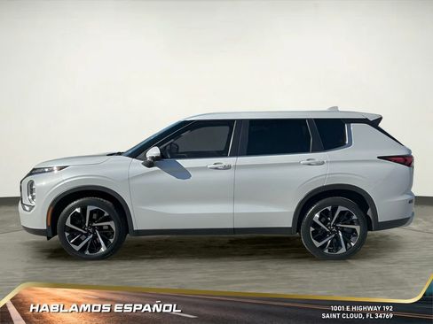 Used 2022 Mitsubishi Outlander SE image 4