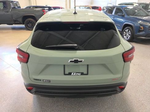 Used 2024 Chevrolet Trax RS FWD image 4
