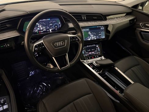 Used 2022 Audi e-tron Premium Plus w/ Premium Plus Package image 4