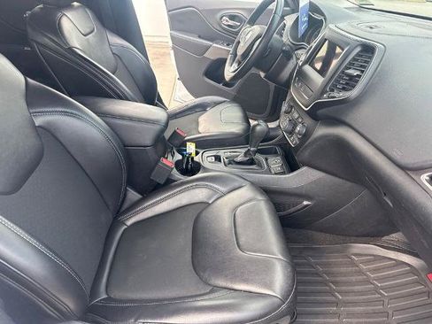 Used 2019 Jeep Cherokee Latitude Plus FWD image 30