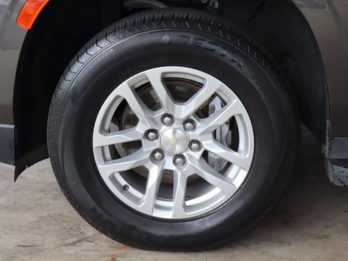 Used 2021 Chevrolet Suburban LT image 11