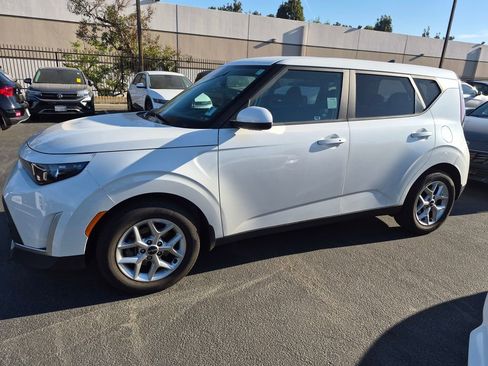 Used 2023 Kia Soul S image 4
