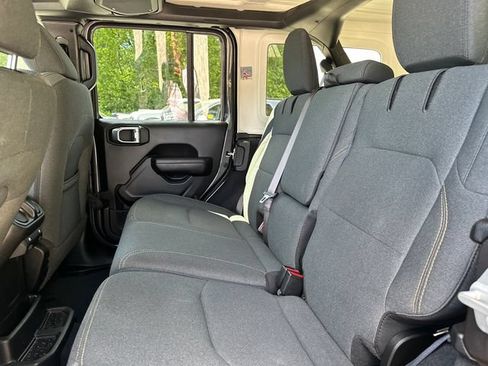 Used 2024 Jeep Wrangler Unlimited w/ Convenience Group AWD/4WD image 17
