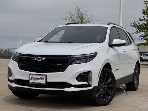 Used 2024 Chevrolet Equinox RS FWD image 2