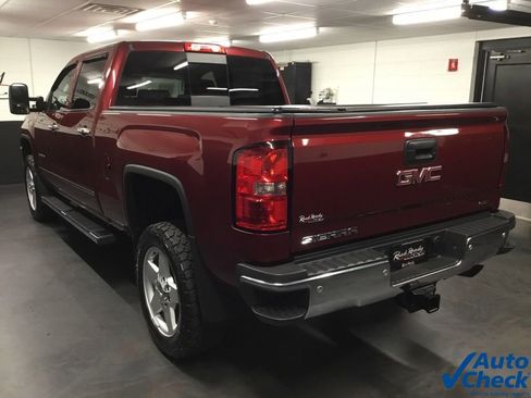 Used 2015 GMC Sierra 2500 SLT w/ Suspension Package, Off-Road image 7