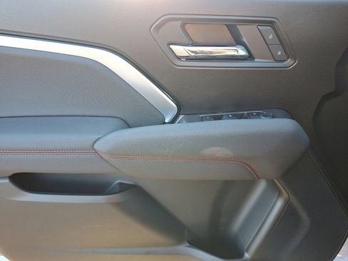 Used 2024 Chevrolet Colorado Z71 w/ Z71 Convenience Package 2 image 23