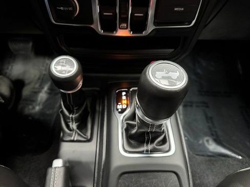 Used 2022 Jeep Wrangler Unlimited Sahara w/ Cold Weather Group image 19