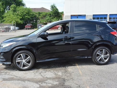 Used 2019 Honda HR-V Touring image 2