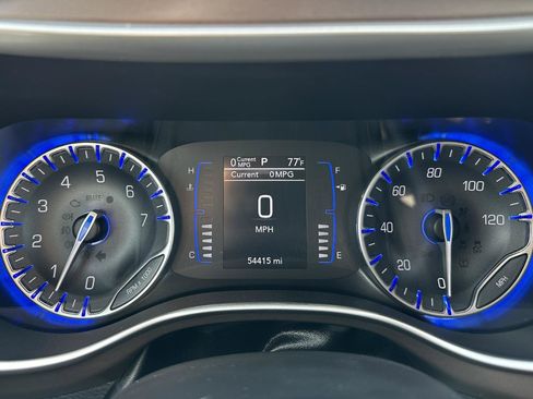 Used 2019 Chrysler Pacifica Touring-L FWD image 58