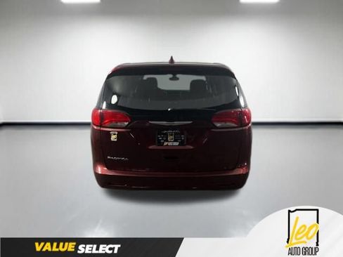 Used 2017 Chrysler Pacifica Touring FWD image 5