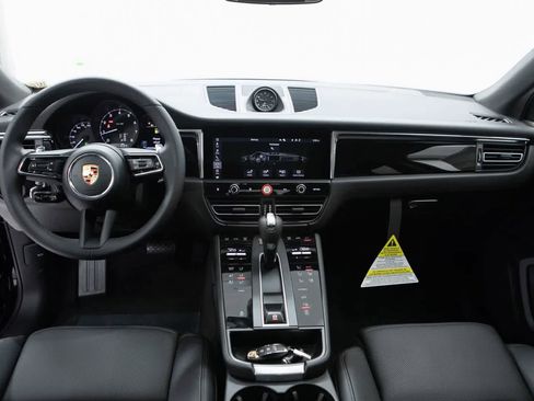 Certified 2026 Porsche Macan AWD/4WD image 13