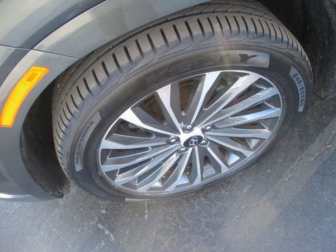 Used 2024 Hyundai Palisade Calligraphy image 12