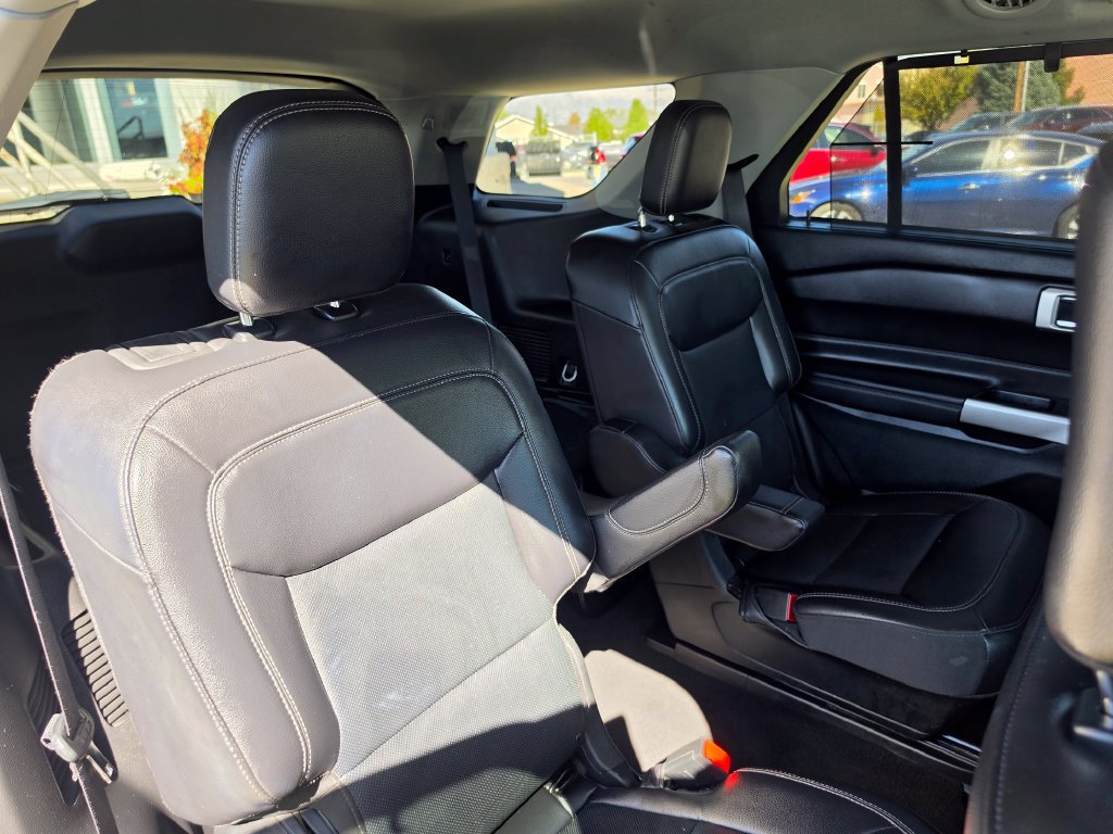 Used 2023 Ford Explorer Limited AWD/4WD image 15