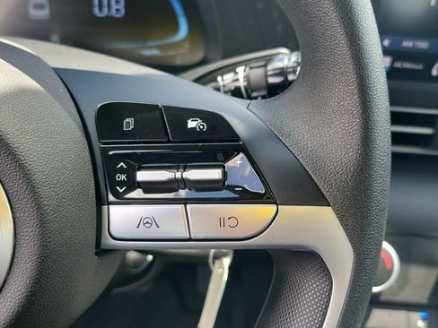 Certified 2025 Hyundai Elantra SE FWD image 20