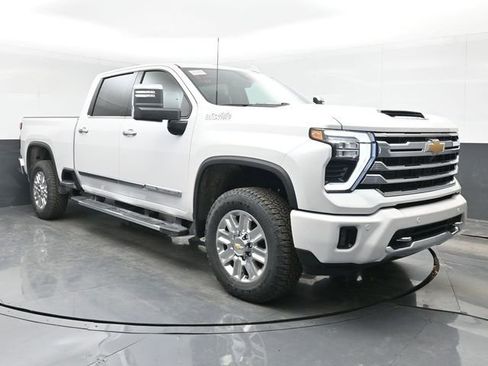 Used 2025 Chevrolet Silverado 2500 High Country w/ Technology Package image 2