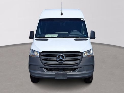 Used 2024 Mercedes-Benz Sprinter 2500 image 2