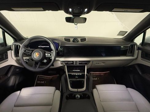 Certified 2025 Porsche Cayenne Coupe image 20