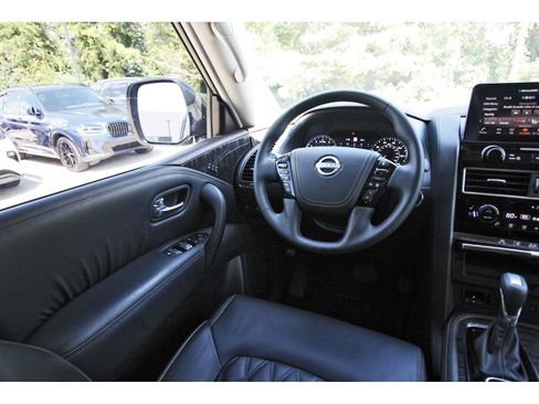 Used 2024 Nissan Armada Platinum w/ Captain's Chairs Package RWD image 6
