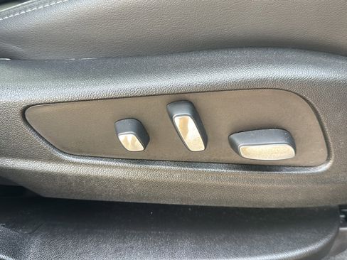 Used 2023 Cadillac XT6 Premium Luxury image 15