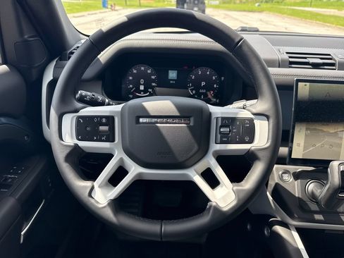 New 2026 Land Rover Defender 110 X-Dynamic SE AWD/4WD image 18