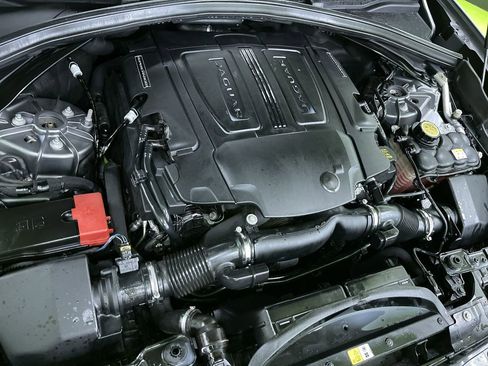 Used 2017 Jaguar F-PACE Premium image 32