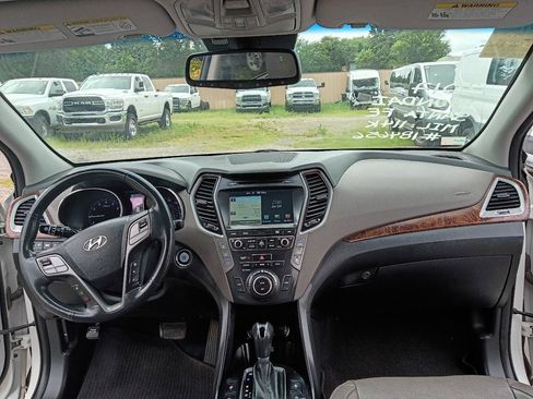 Used 2017 Hyundai Santa Fe FWD image 17