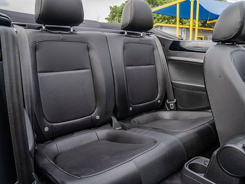 Used 2019 Volkswagen Beetle 2.0T SE FWD image 25