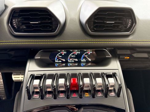 Used 2018 Lamborghini Huracan LP 580-2 RWD image 18
