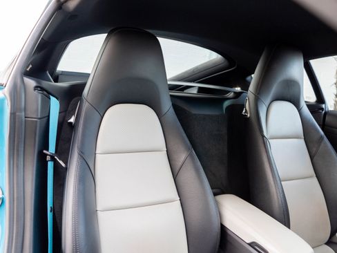 Used 2020 Porsche 718 Cayman image 22