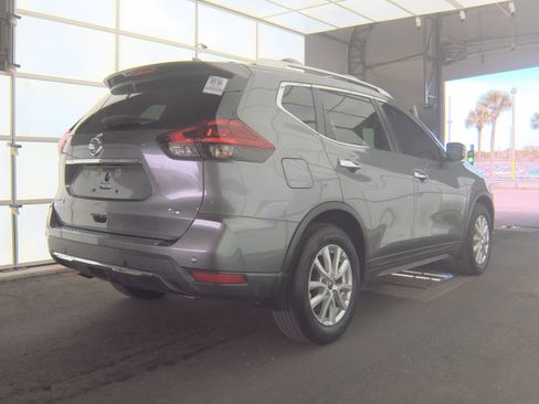 Used 2019 Nissan Rogue SV image 4
