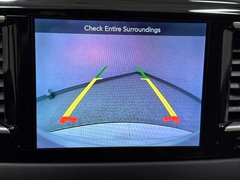 Used 2017 Chrysler Pacifica Touring Plus FWD image 4