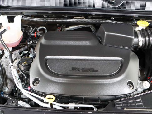 Used 2023 Chrysler Pacifica Touring-L FWD image 31