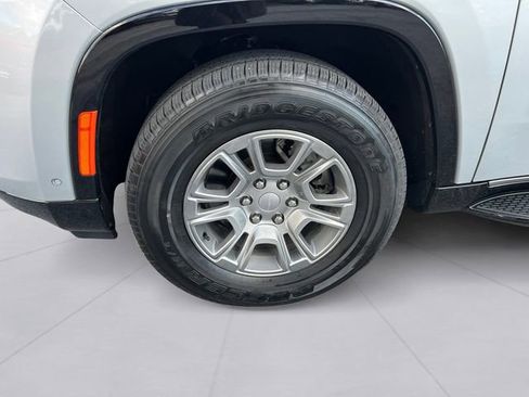 Used 2024 Jeep Wagoneer Base image 9