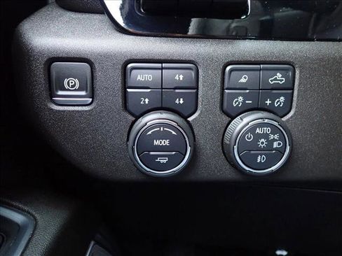 Used 2024 Chevrolet Silverado 1500 High Country w/ High Country Premium Package AWD/4WD image 23