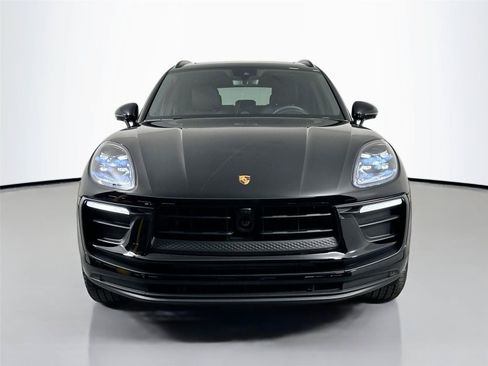 Certified 2026 Porsche Macan AWD/4WD image 4