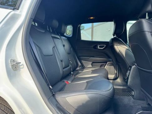 Used 2024 Jeep Compass Latitude w/ Convenience Group AWD/4WD image 21