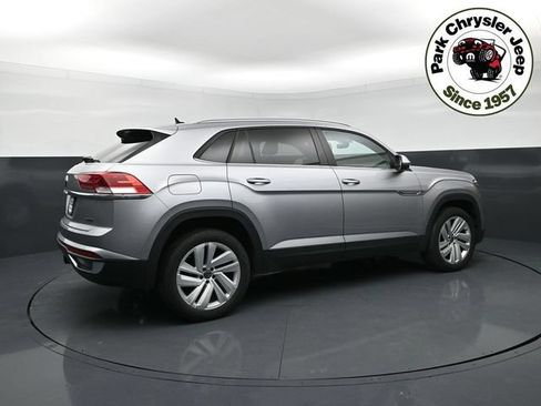 Used 2021 Volkswagen Atlas Cross Sport SE w/ Panoramic Sunroof Package AWD/4WD image 2