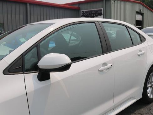 Used 2021 Toyota Corolla LE w/ LE Convenience Package FWD image 4