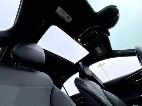 Used 2025 Mercedes-Benz C 300 C 300 image 13