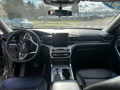 Used 2023 Ford Explorer XLT w/ Equipment Group 202A image 14