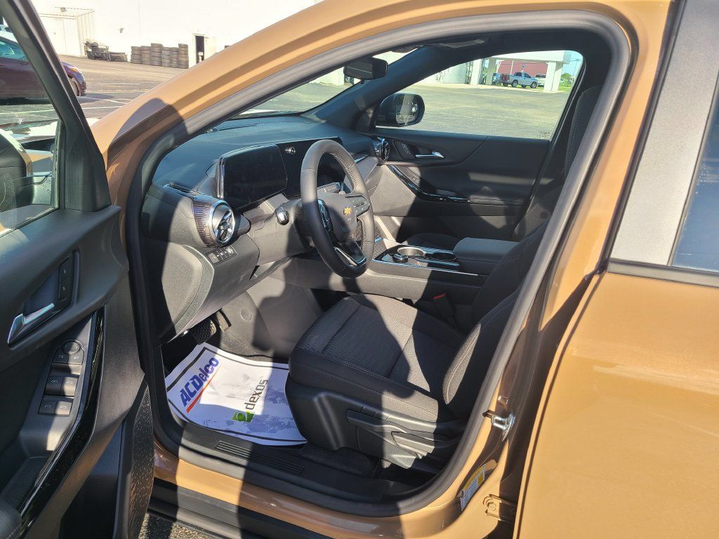 New 2027 Chevrolet Equinox LT AWD/4WD image 14