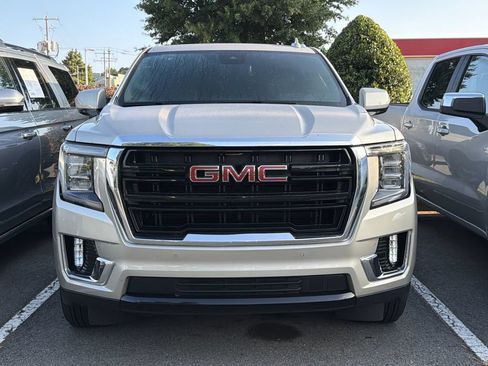 Used 2024 GMC Yukon SLE AWD/4WD image 2
