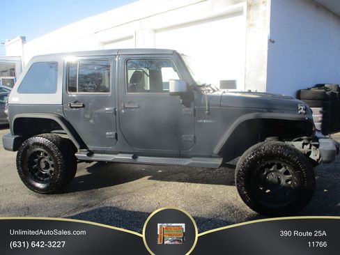 Used 2017 Jeep Wrangler Unlimited Sahara w/ Quick Order Package 24E Chief AWD/4WD image 5