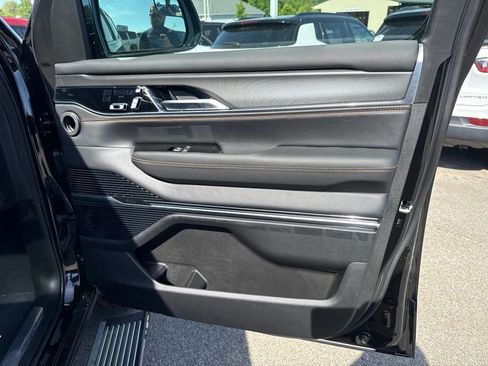 New 2026 Jeep Grand Wagoneer Summit AWD/4WD image 33