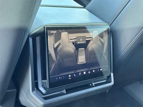 Used 2024 Tesla Cybertruck AWD Crew Cab image 31